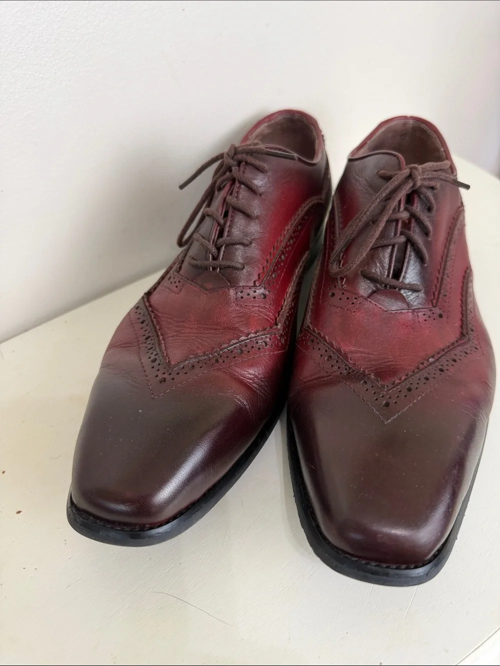(2391) Men's Burgundy Leather Wingtip Derby Shoes, Size: 9.5
